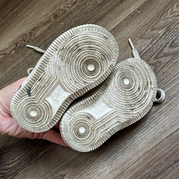 Nikes 3/4 Minnie Mouse Custom - Picture 5 of 6